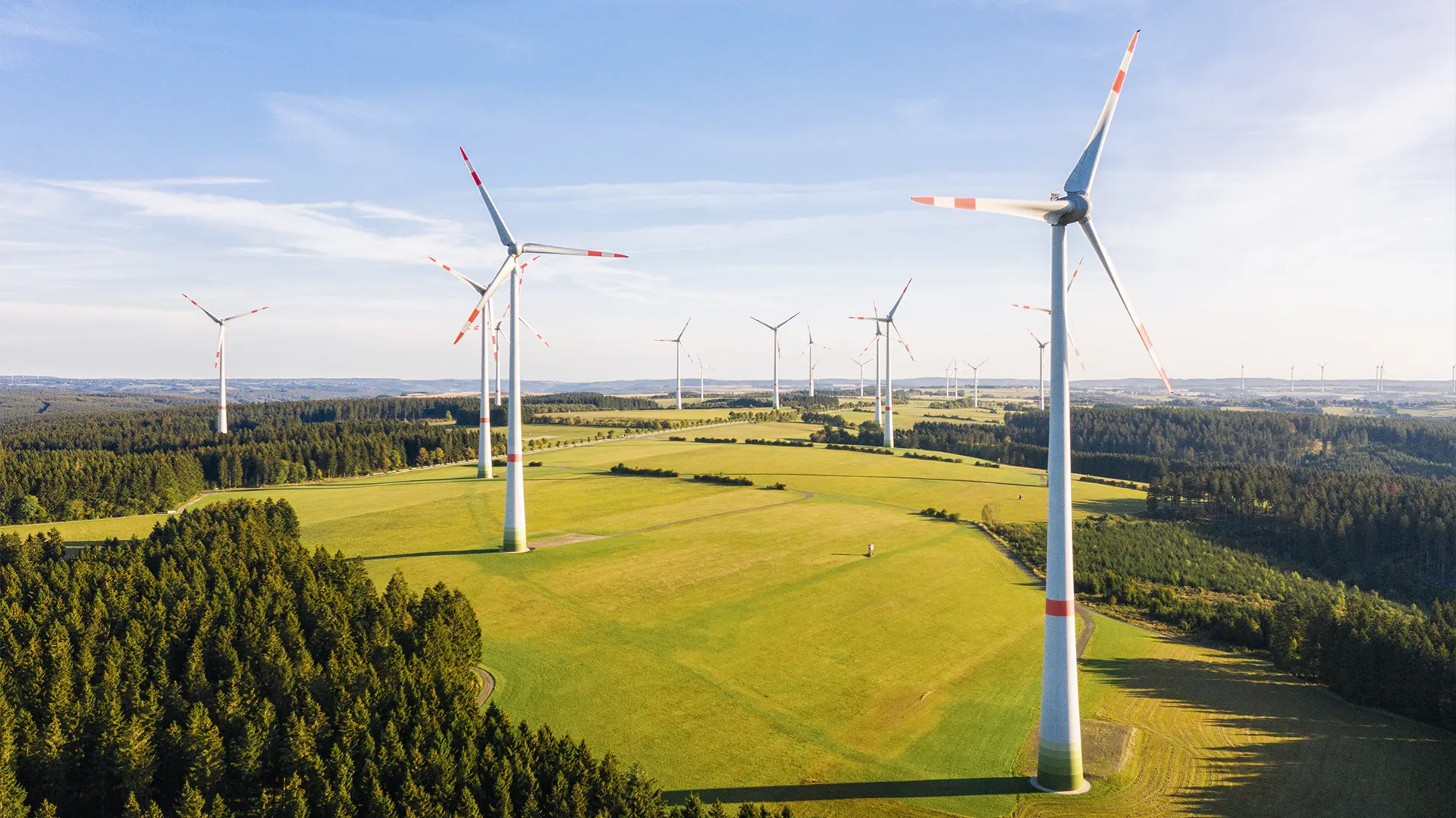 Unlocking the power of smart contracts in renewable energy: Revolutionizing green transactions